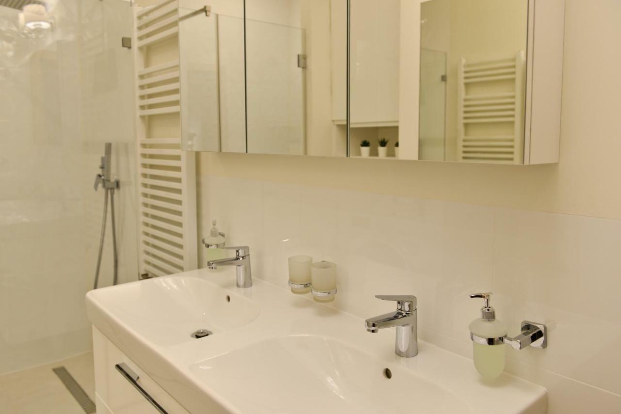 La Gioia Elegant Spacious Apartment クラクフ エクステリア 写真